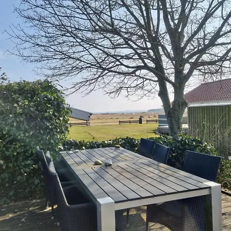 Gemuetliches-ferienhaus-mit-meerblick-und-nah-am-strand 펜션 Diernæs